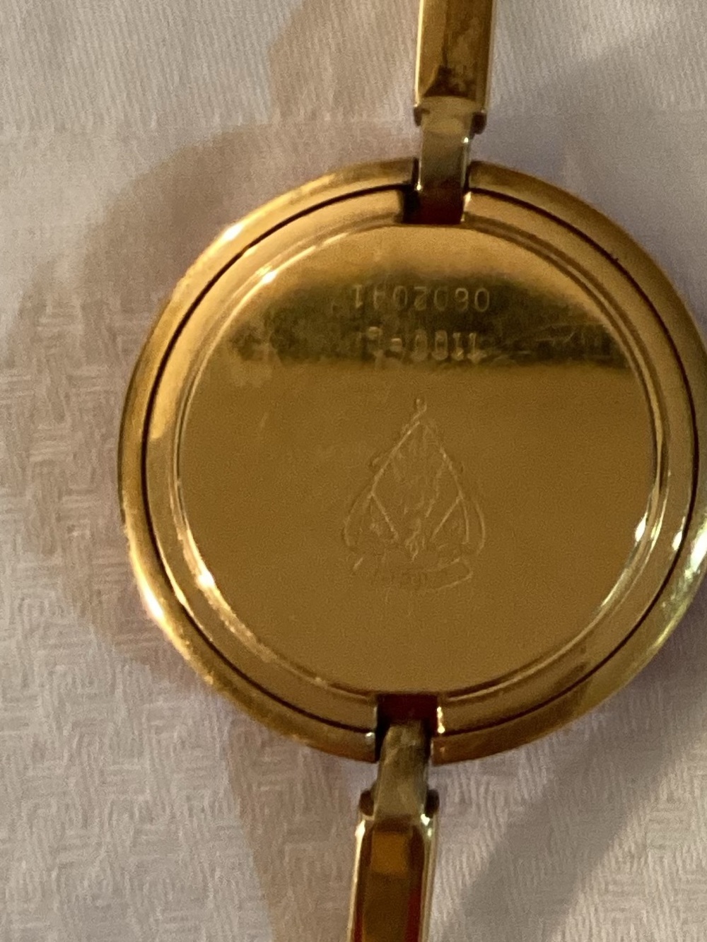GUCCI Change Bezel 1100L Quartz Watch - Picture 8 of 14